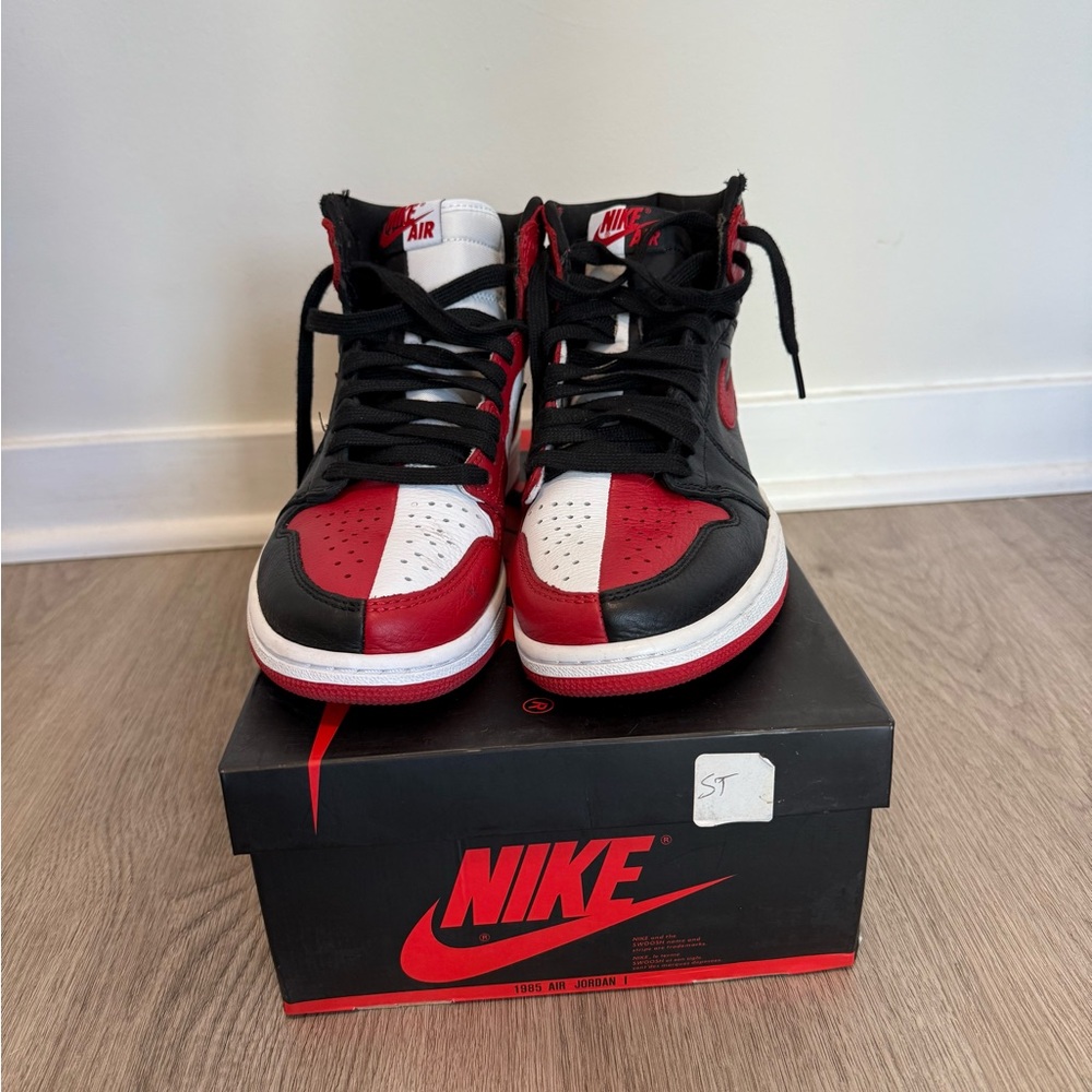 Jordan 1 Retro High Homage To Home Chicago, size W8/M6.5 - Picture 3 of 4
